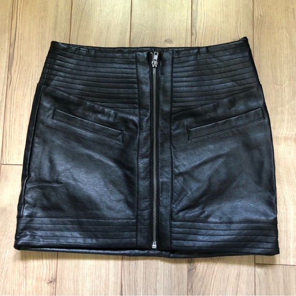 Jack by BB Dakota Dresses & Skirts - Women’s Jack by BB Dakota Black Ribbed Mini Pencil Skirt size 2
